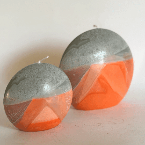 duo de bougies disques en cire d’olive — gris et orange avec effet cristallisé