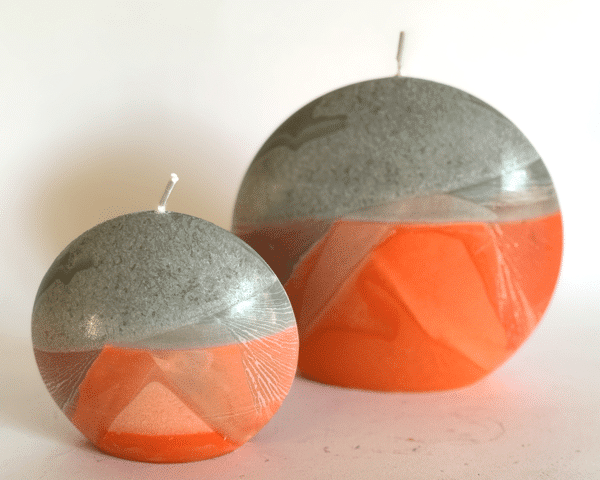 duo de bougies disques en cire d’olive — gris et orange avec effet cristallisé