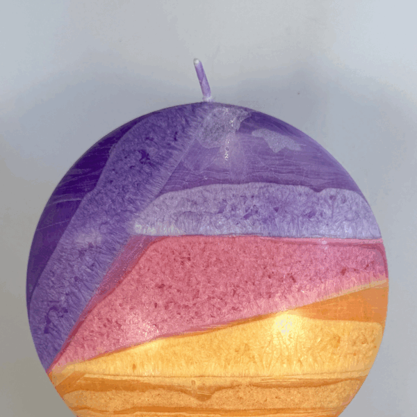 Bougie disque 14 cm en cire d’olive - violet, rose, jaune et orange — surface lisse, cœur cristallisé