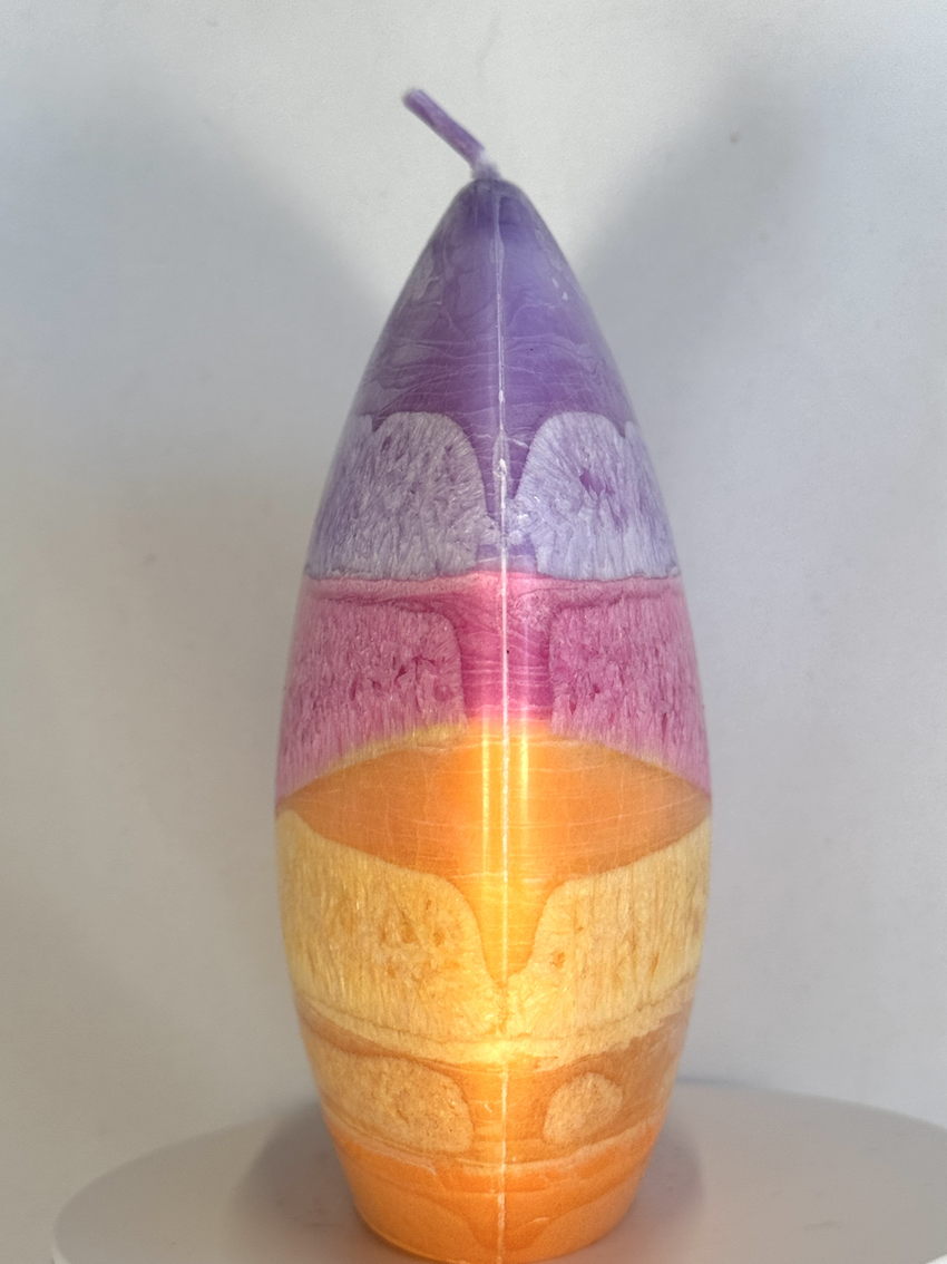 Bougie disque 14 cm en cire d’olive - violet, rose, jaune et orange — surface lisse, cœur cristallisé