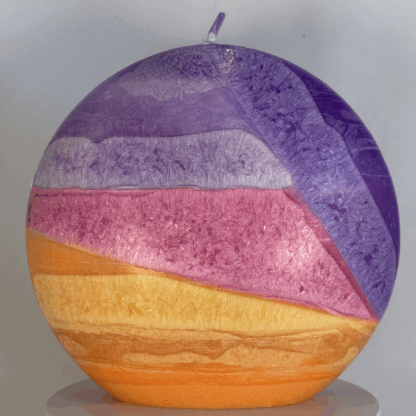 Bougie disque 14 cm en cire d’olive - violet, rose, jaune et orange — surface lisse, cœur cristallisé