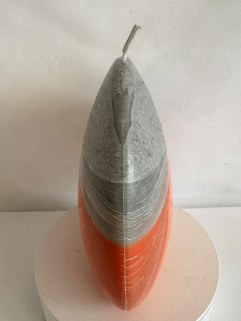 Bougie disque 14 cm en cire d’olive grise et orange — surface lisse, cœur cristallisé