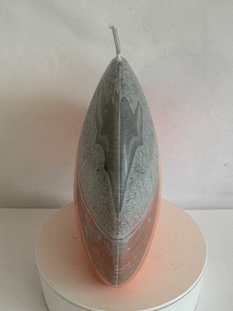 Bougie disque 14 cm en cire d’olive grise et orange — surface lisse, cœur cristallisé