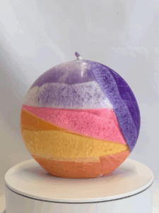 Bougie disque 10 cm en cire d’olive - violet, rose, jaune et orange — surface lisse, cœur cristallisé