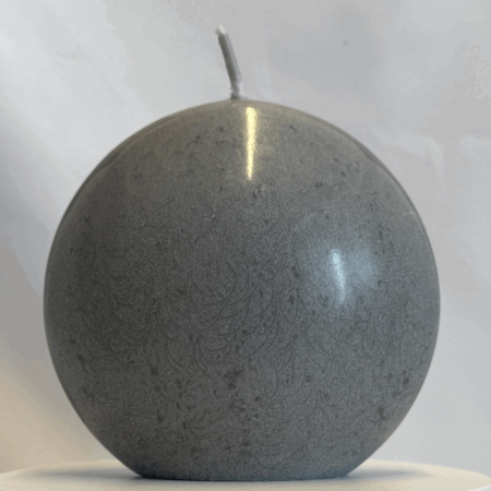 Bougie disque 10 cm en cire d’olive grise — surface lisse et effets cristallisés