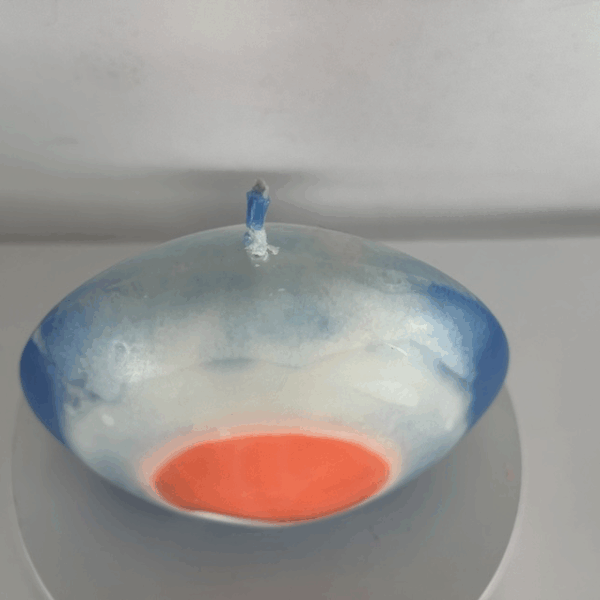 bougie disque œil orange et bleu en cire minérale — collection JOY