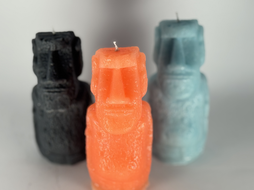 Trois bougies Moaï en cire colorée — modèles de 13 cm à brûler ou à garder, collection "les gardiens de cire"