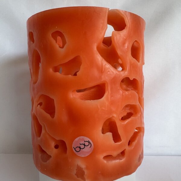 Photophore « Lueur de Vie » boo-j — pièce artisanale en cire translucide, motifs ajourés lumineux, fabrication dans le canton de Vaud