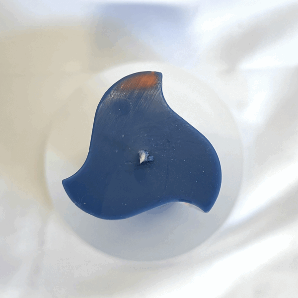 Bougie à 3 vagues, pilier bleu, orange et blanc avec motif ondulé