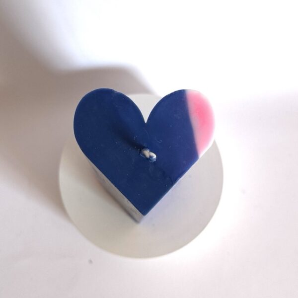 Bougie Pilier Coeur - bleue avec filon rose
