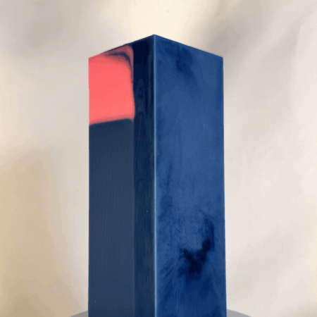 Bougie pilier Bleu OFF – Filon rose 6x216cm Bougie pilier 6x16cm bleu et rose – collection Bleu OFF – Filon rose