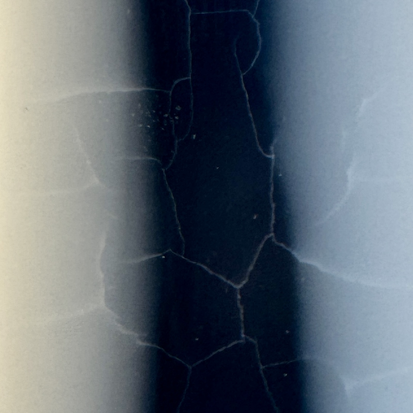 Pyramide craquelée 21cm | Noir & Blanc