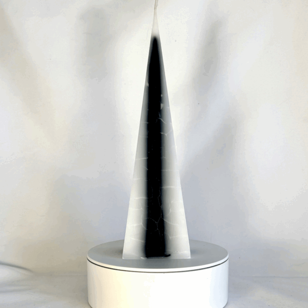 Pyramide craquelée 21cm | Noir & Blanc