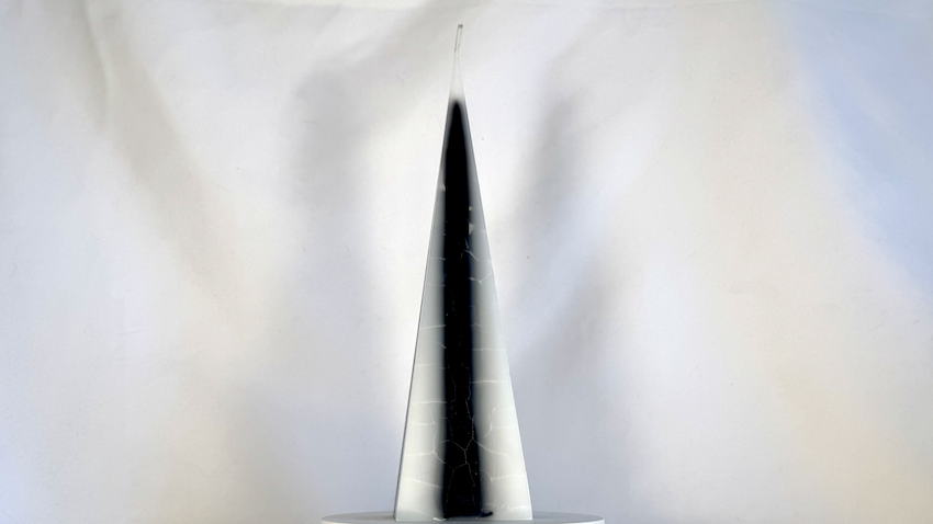 Pyramide craquelée 21cm | Noir & Blanc