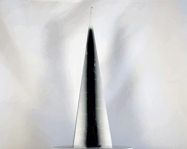Pyramide craquelée 21cm | Noir & Blanc