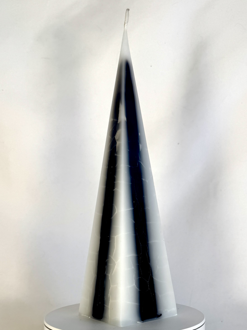 Pyramide craquelée 21cm | Noir & Blanc