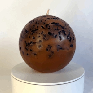 Bougie sphère 10 cm Red Moon — cire minérale texturée