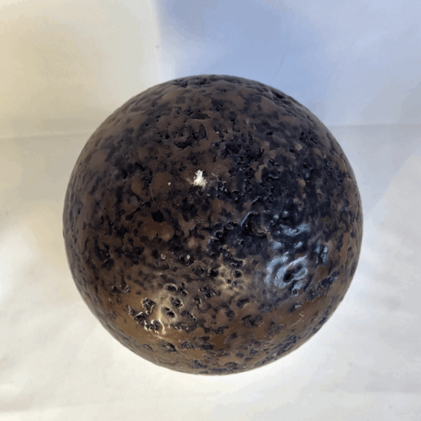 Bougie sphère 15 cm Red Moon — cire minérale texturée