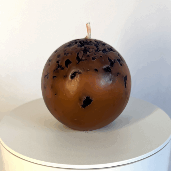 Bougie sphère 6.5 cm Red Moon — cire minérale texturée Bougie sphère 6.5 cm Red Moon — cire minérale texturée