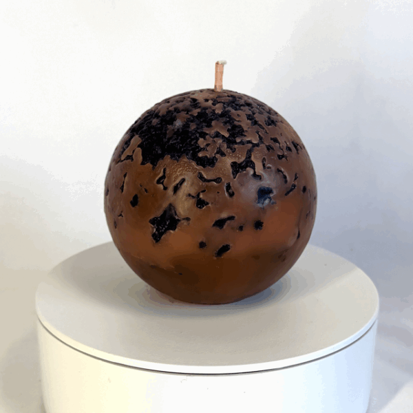 Bougie sphère 8 cm Red Moon — cire minérale texturée