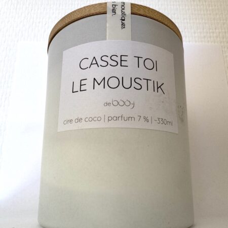 Bougie parfumée artisanale CASSE-TOI LE MOUSTIK, 330 ml, dans un pot blanc mat avec couvercle en bambou