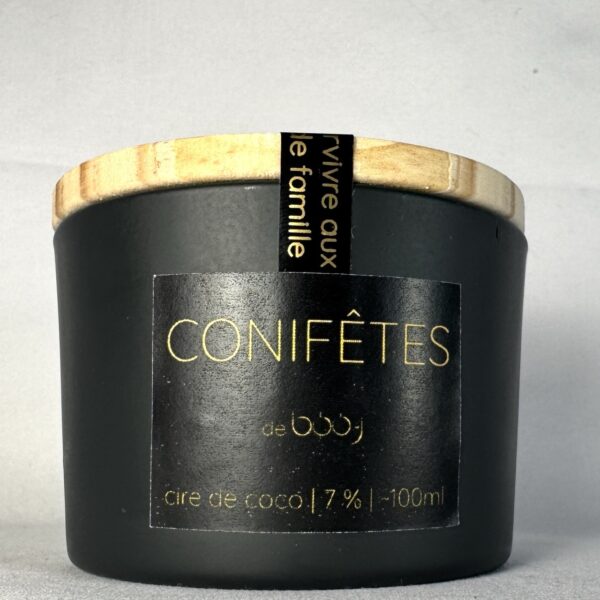 Bougie parfumée CONIFÊTES 100 ml en pot noir mat, cire végétale blanche