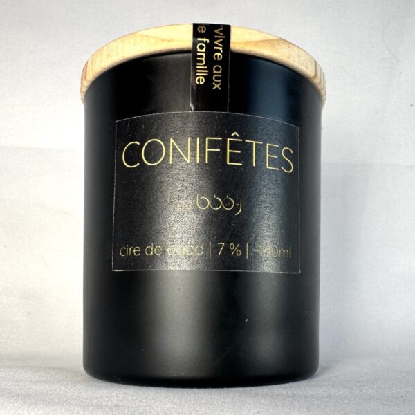 Bougie CONIFÊTES 160 ml, pot noir mat avec marquage doré – édition festive et minimaliste