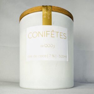 Bougie parfumée CONIFÊTES en pot blanc mat de 300 ml, cire végétale blanche