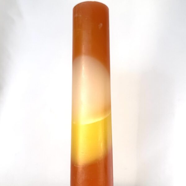 Bougie artisanale cylindrique bicolore orange et jaune, 3,8×22 cm, en cire minérale