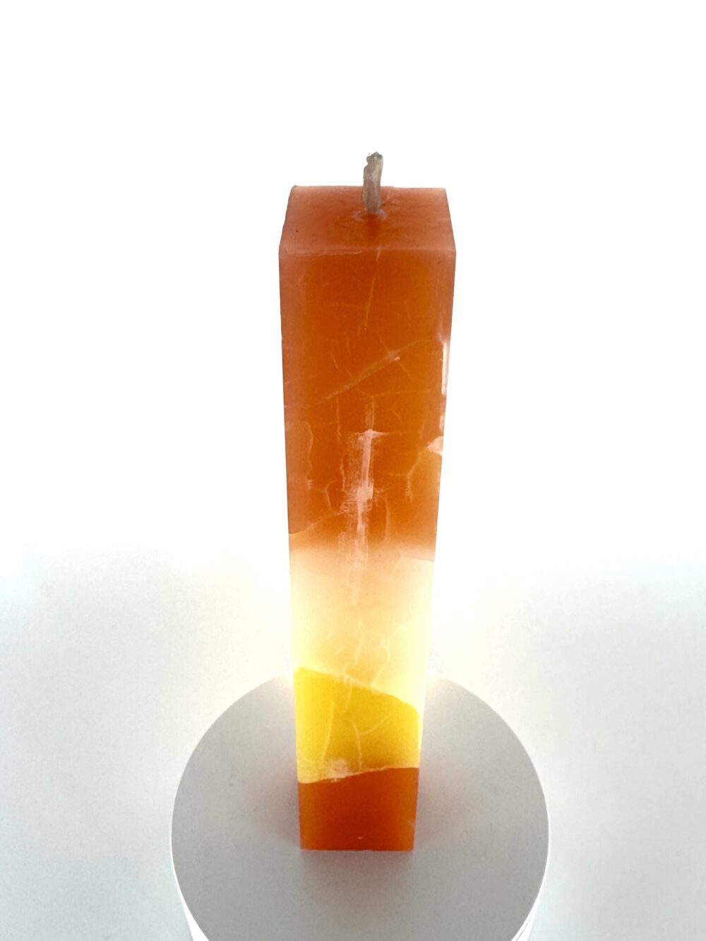 Bougie artisanale pilier bicolore orange et jaune, 3,8×22 cm, en cire minérale