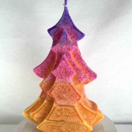 Sapin en cire d’olive — Dégradé flashy jaune à violet Bougie sapin en cire d’olive avec un dégradé flashy du jaune au violet