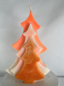 Sapin en cire d’olive — Blanc et dégradés d’orange Bougie sapin en cire d’olive, blanc, orange vif et orange fluo