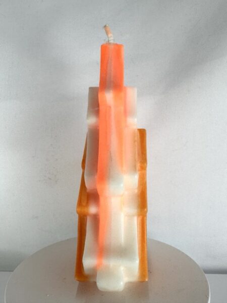 Sapin en cire d’olive — Blanc et dégradés d’orange Bougie sapin en cire d’olive, blanc, orange vif et orange fluo