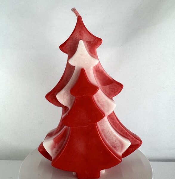 Bougie sapin moulée en cire d’olive, rouge vif et blanc