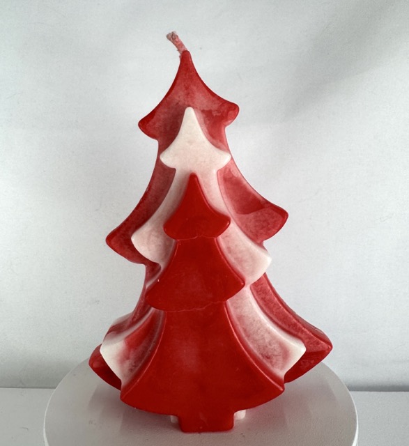 Bougie sapin moulée en cire d’olive, rouge vif et blanc