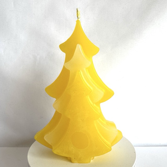 Bougie sapin en cire de paraffine, dégradé jaune et blanc