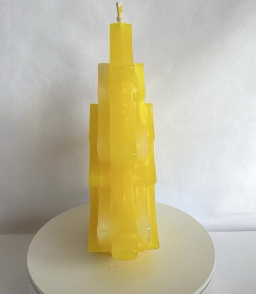 Bougie sapin en cire de paraffine, dégradé jaune et blanc