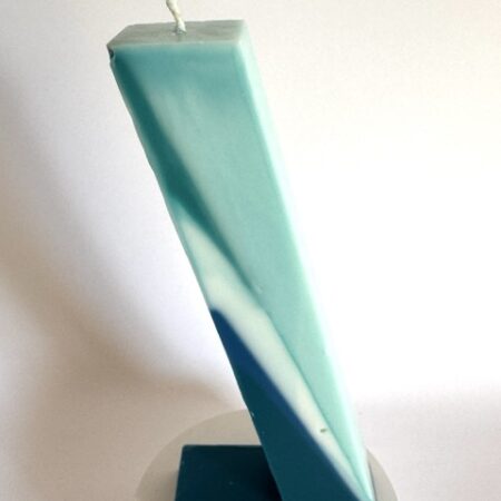 Bougie Sbeck | 7UP 4×10×21 cm Bougie en forme de 7 inversé, marbrée turquoise et bleue, collection Sbeck