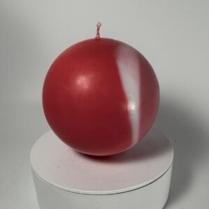 Bougie sphérique 10 cm – Pink Planet – cire rose fluo et blanche Bougie sphérique artisanale de 10 cm, en cire végétale et minérale, rose fluo, rose et blanc – collection Pink Planet