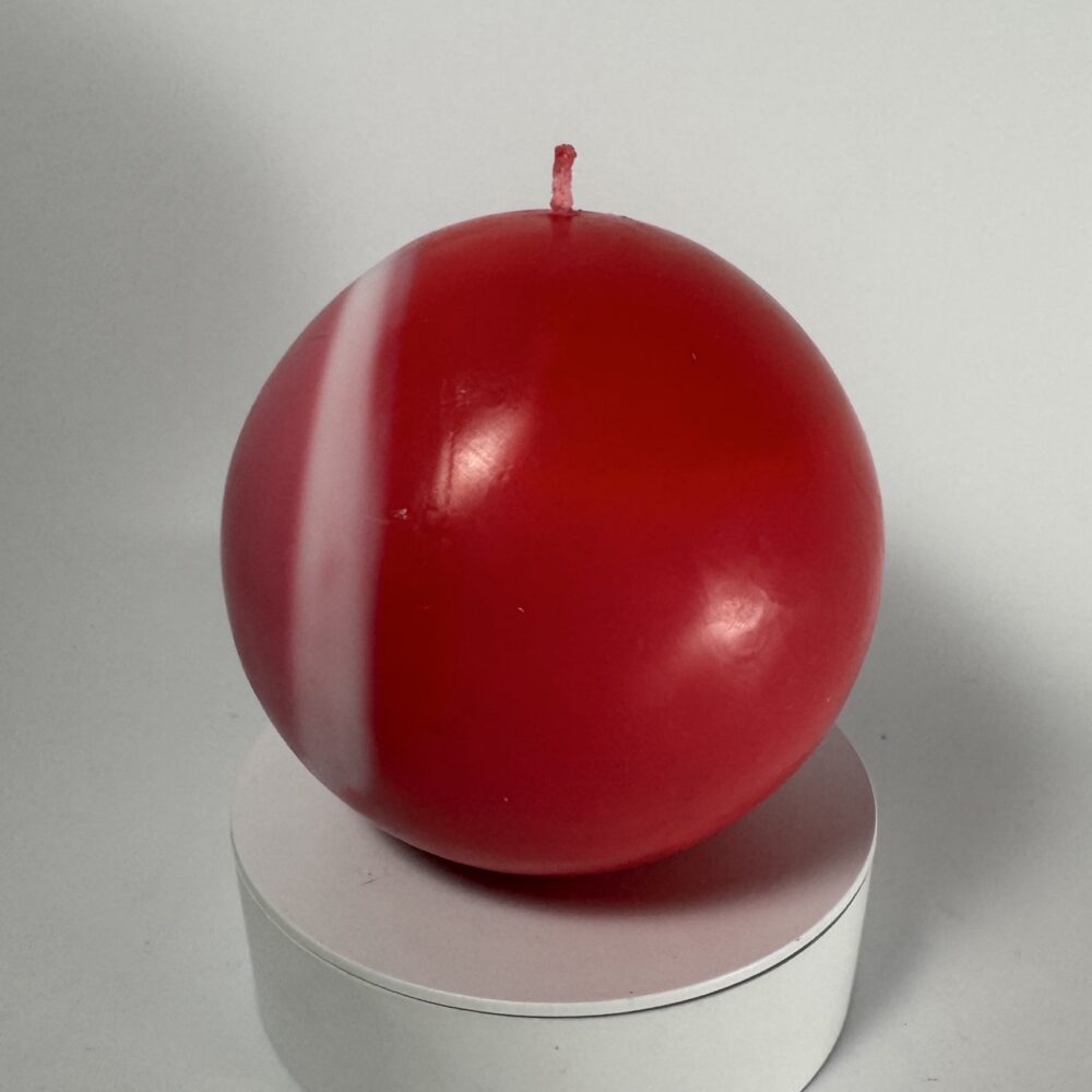 Bougie sphérique 12 cm – Pink Planet – cire rose fluo et blanche Bougie sphérique artisanale de 12 cm, en cire végétale et minérale, rose fluo, rose et blanc – collection Pink Planet