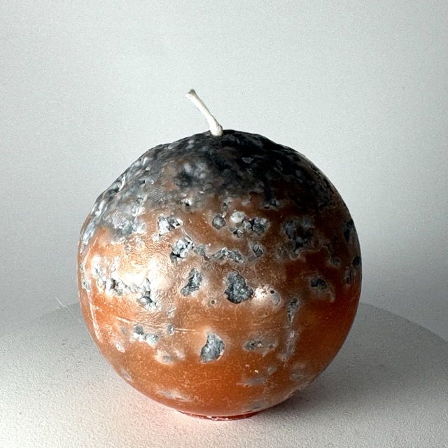 Bougie sphère 6.5 cm MERCURY — cire minérale texturée