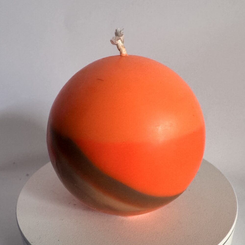 Bougie sphérique 8 cm orange, gris et blanc — collection ÉTÉ ORANGE, cire végétale et minérale