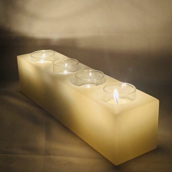 Photophore rectangulaire blanc en cire recyclée boo-j avec quatre bougies chauffe-plat