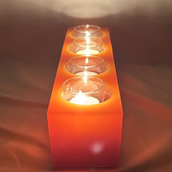 Photophore rectangulaire orange en cire recyclée boo-j avec quatre bougies chauffe-plat