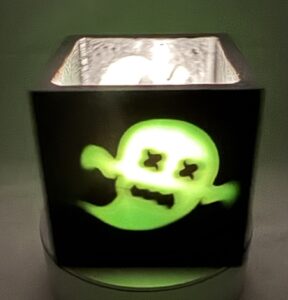 Photophore noir et vert phosphorescent | boo-j Photophore noir opaque avec fantôme phosphorescent vert laissant passer la lumière, création boo-j