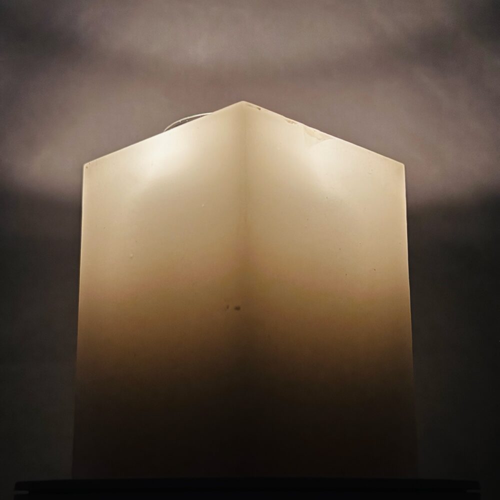 Photophore carré blanc en cire recyclée boo-j avec une bougie chauffe-plat