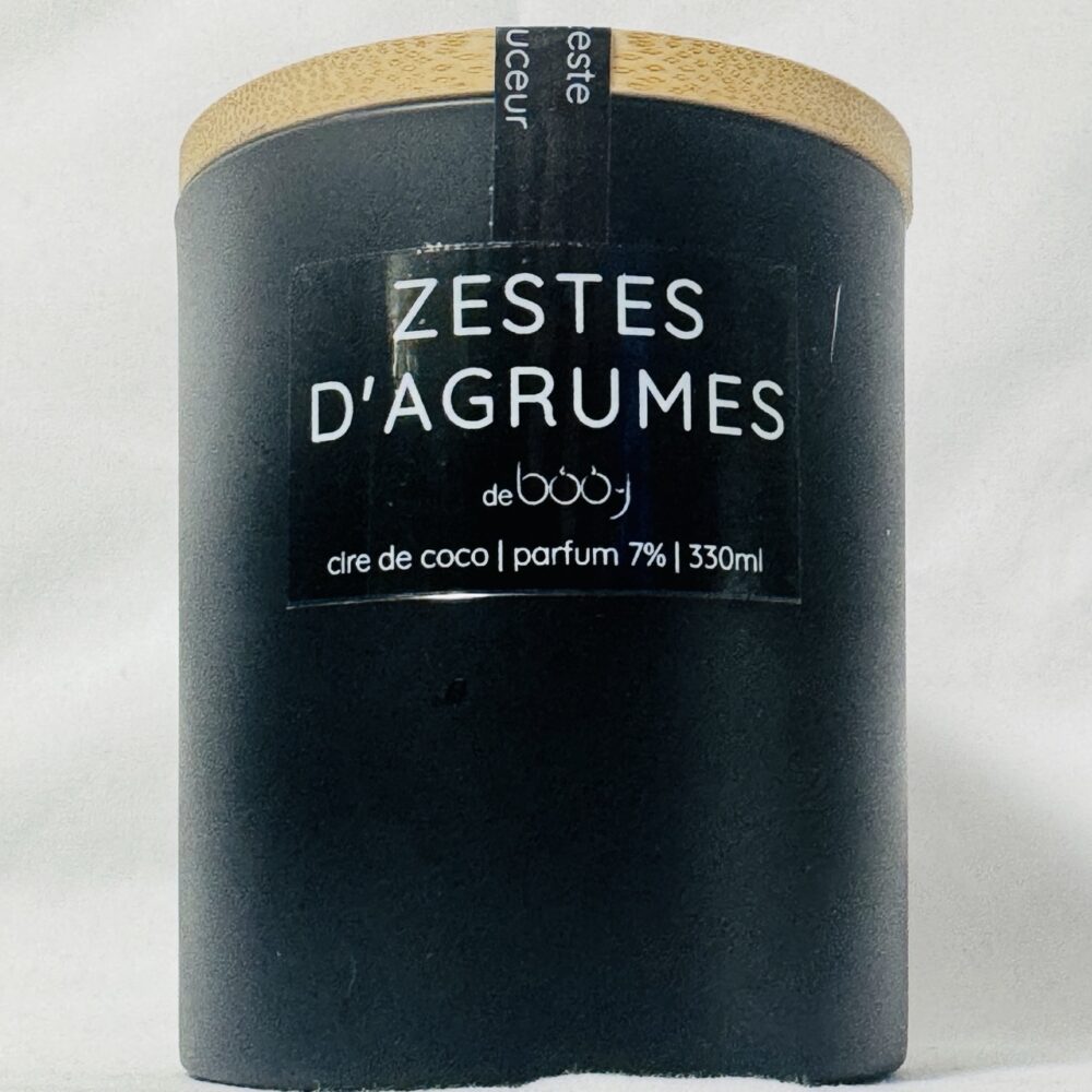 Grande bougie Zestes d’Agrumes en pot noir mat, 330 ml, couvercle bambou.