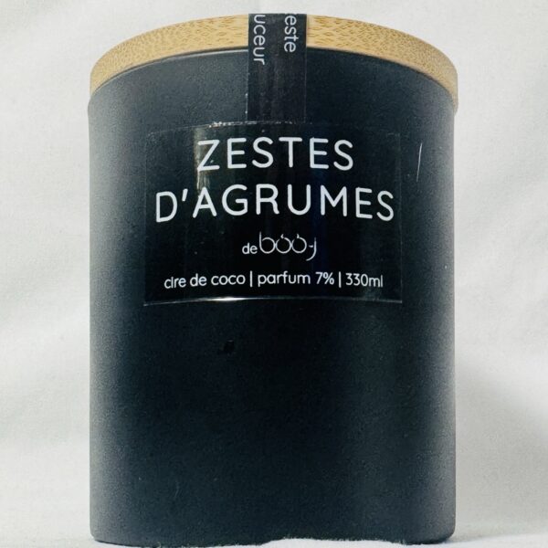 Grande bougie Zestes d’Agrumes en pot noir mat, 330 ml, couvercle bambou.