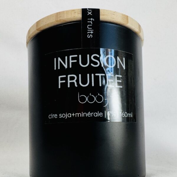 Bougie Infusion fruitée 160 ml – pot noir avec couvercle bois, fabriquée en Suisse