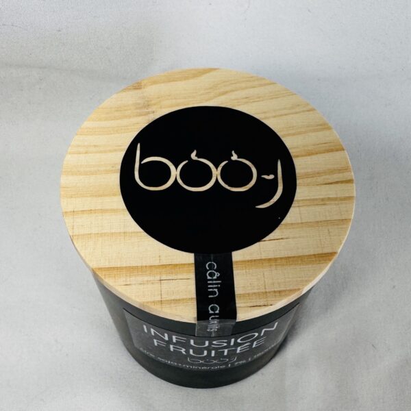 Bougie Infusion fruitée 160 ml – pot noir avec couvercle bois, fabriquée en Suisse
